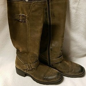 Brown distressed  boot